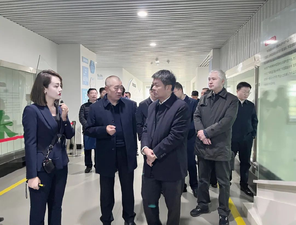 人社部副部长吴秀章一行到球王会平台集团调研