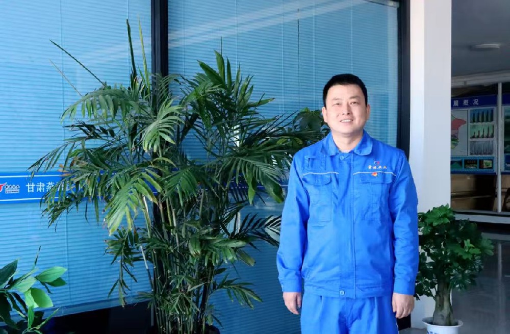 以实干之笔，绘就奋进画卷