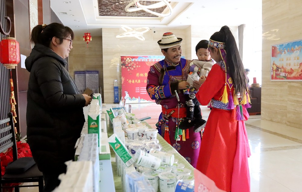 甘肃传祁乳业为张掖市纪念“三八”妇女节115周年大会提供友情赞助