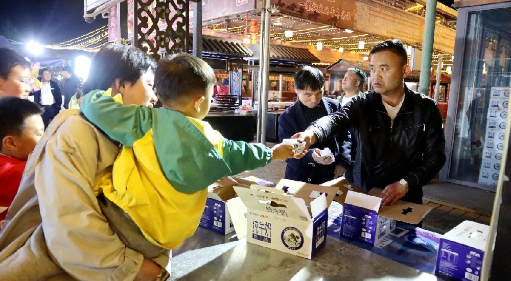 长沙门夜市第二届球王会平台集团传祁乳业杯歌手争霸赛盛大开幕